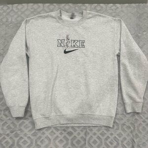 Nike Light Gray Crewneck unisex Sweater bugs bunny logo size medium